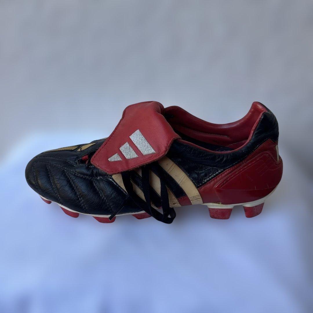 adidas サッカーシューズ ブラック/レッド　プレデター