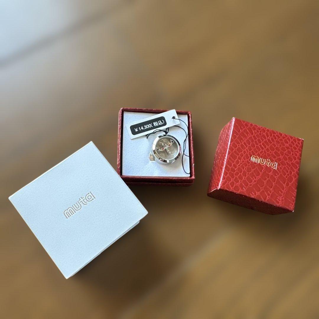 muta ピンバッジ ブローチ