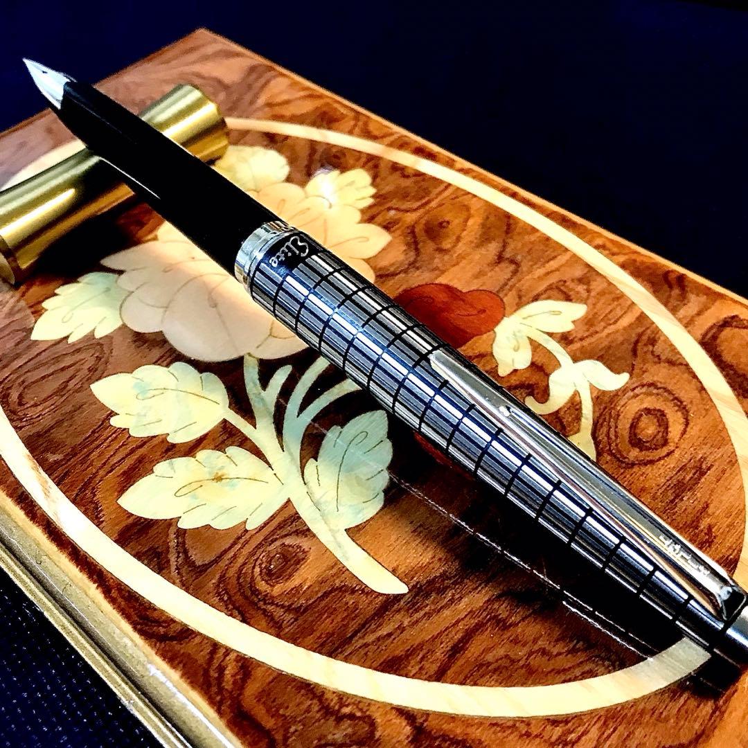 ☆最極上美品☆素晴らしいパイロットエリート万年筆格子柄（Ｆ)18K☆希少品