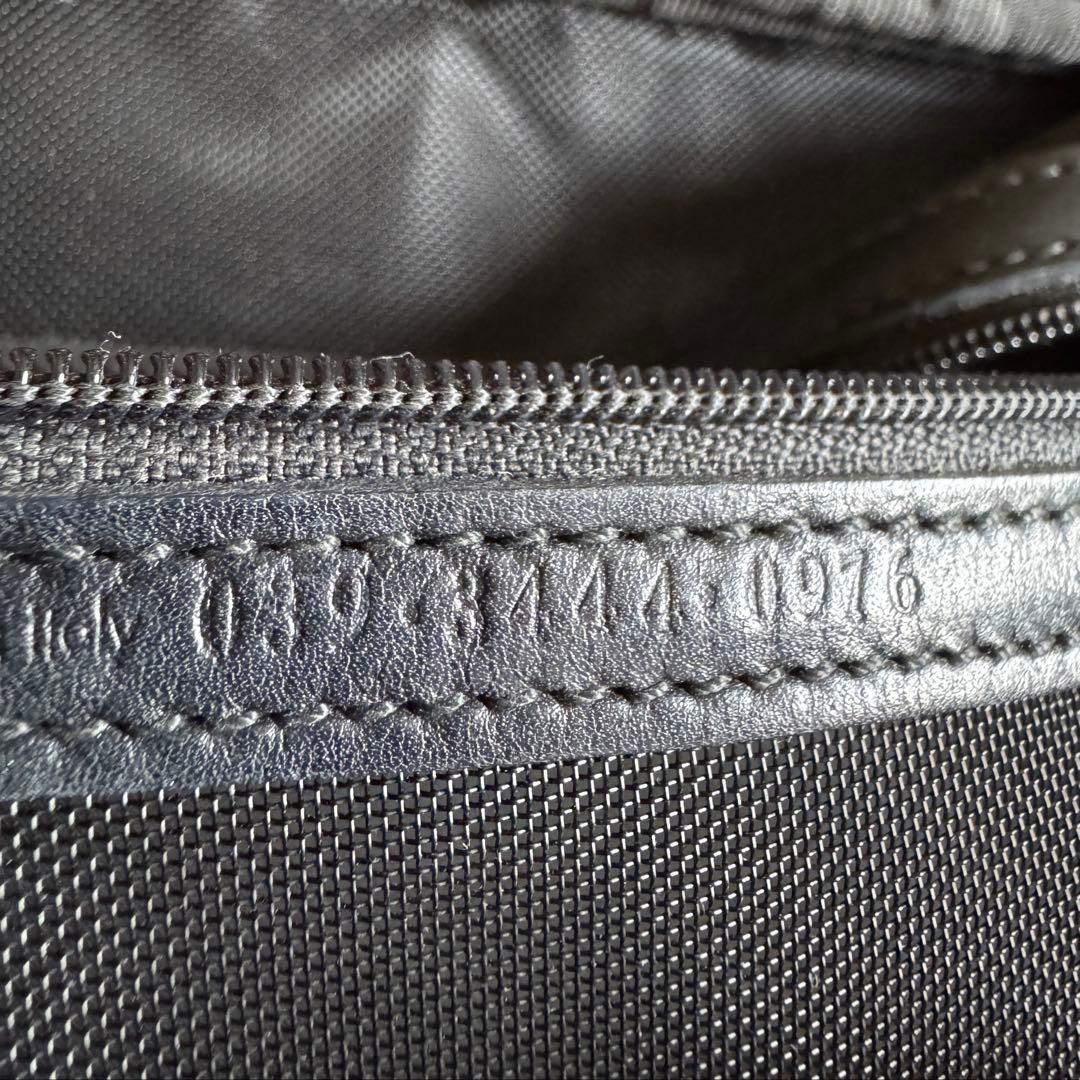 GUCCI トラベルポーチ 化粧ポーチ お薬ポーチ 旅行 持ち歩きサイズ 黒