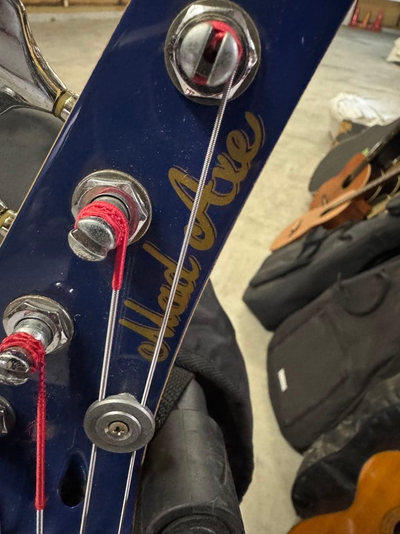 Mad Axe 4弦エレキベース 青