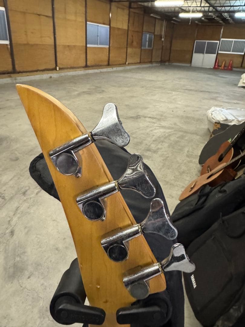 Mad Axe 4弦エレキベース 青