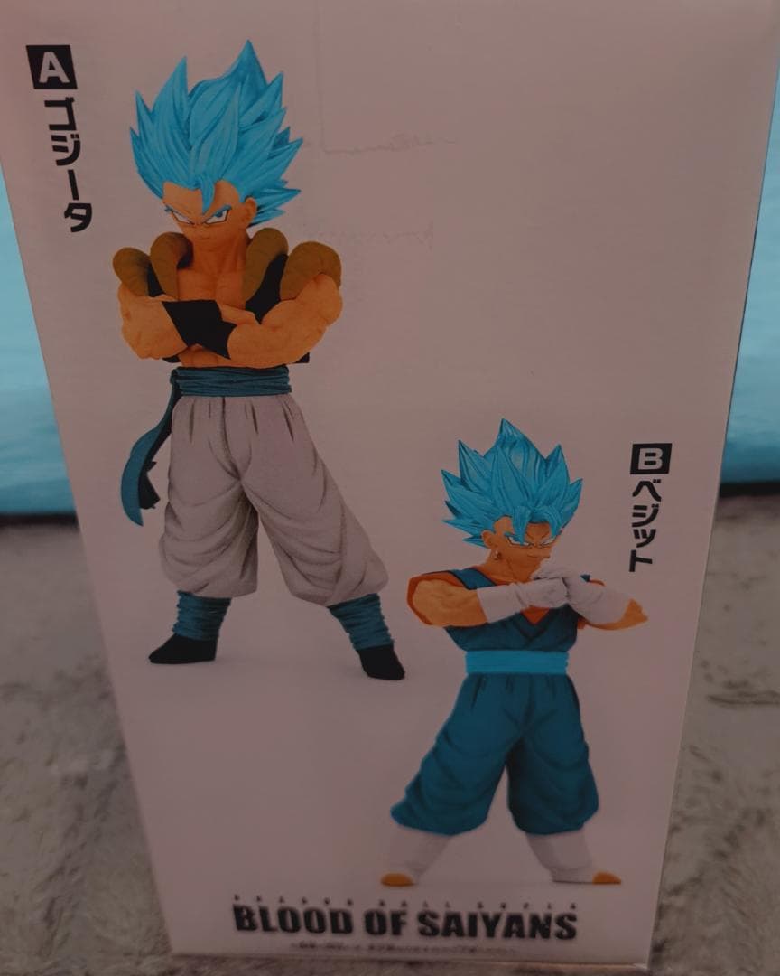 厳選特価セール　青い髪と筋肉質な腕が特徴の超サイヤ人ゴッド超サイヤ人ベジット