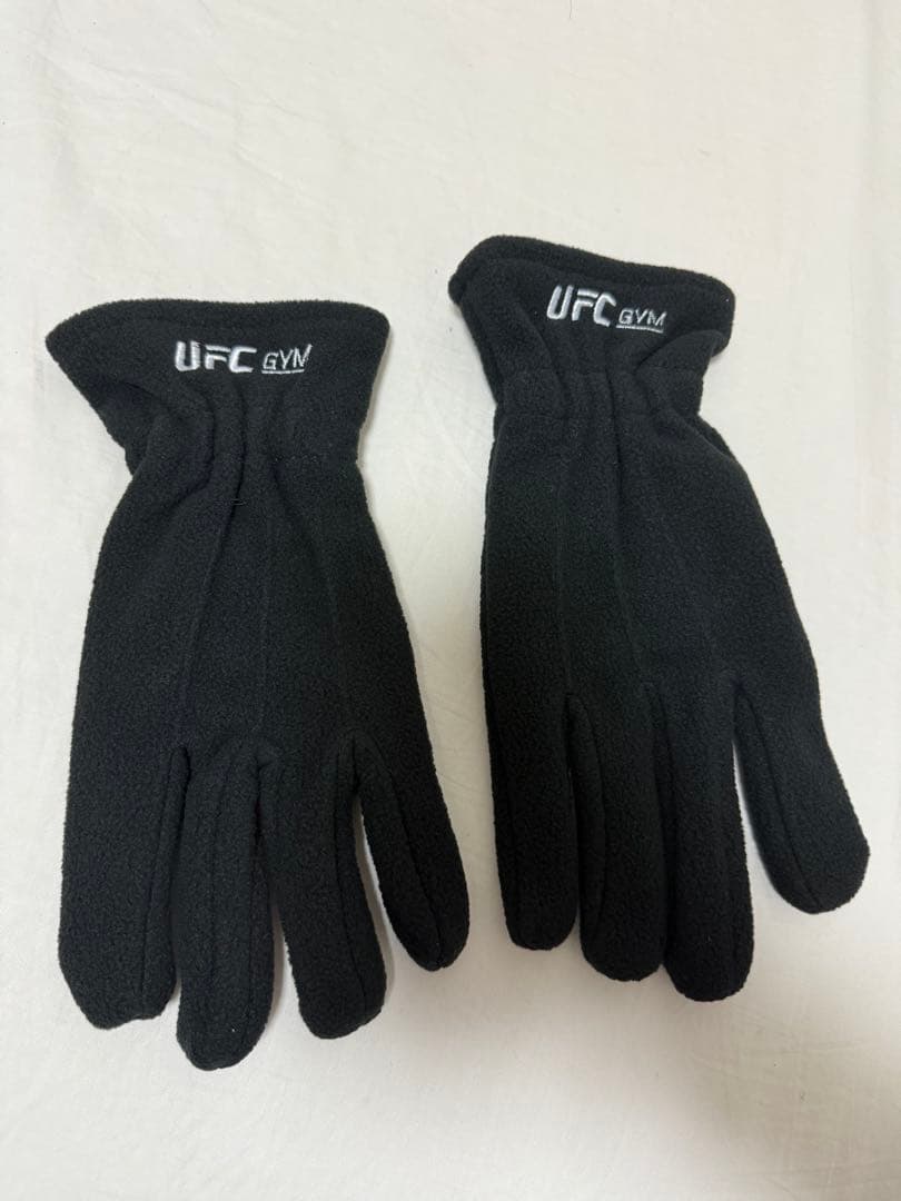 [新品未使用]UFC GYM ニットキャップ& 手袋&ヘッドバンド&ソックス3足