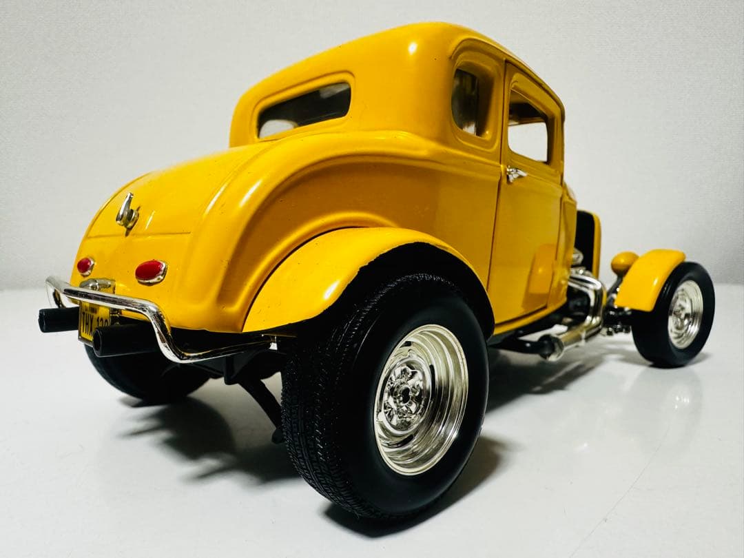 アーテル/'32Fordフォード Deuceデュース アメグラ 1/18 ルース