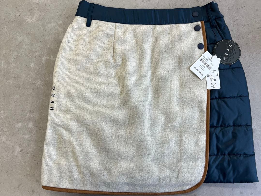 新品タグ付き HERG1 エルグワン スカート ネイビー/Mサイズ 秋冬 中綿