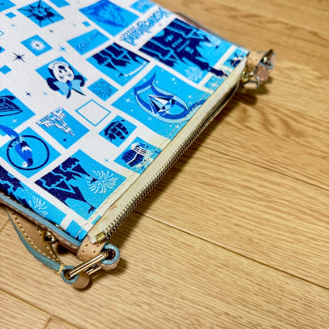 ディズニーランド　60周年記念の　ドゥーニー＆バーク製ボディバッグ　ポシェット