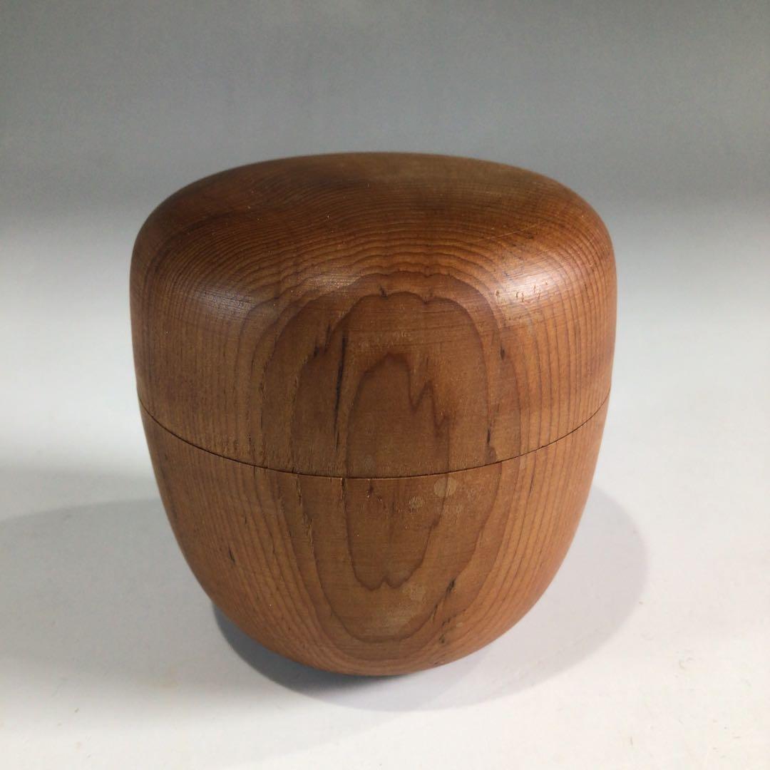 Ｐ２３２　茶箱　『桐木地』『溜塗』『茶碗　棗　茶筅　振出　茶巾筒』　紙箱　茶道具