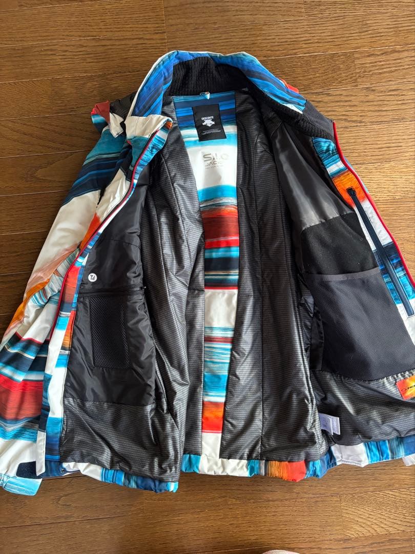 中古品　スキーウェア 上下セット　DESCENTE　Mサイズ