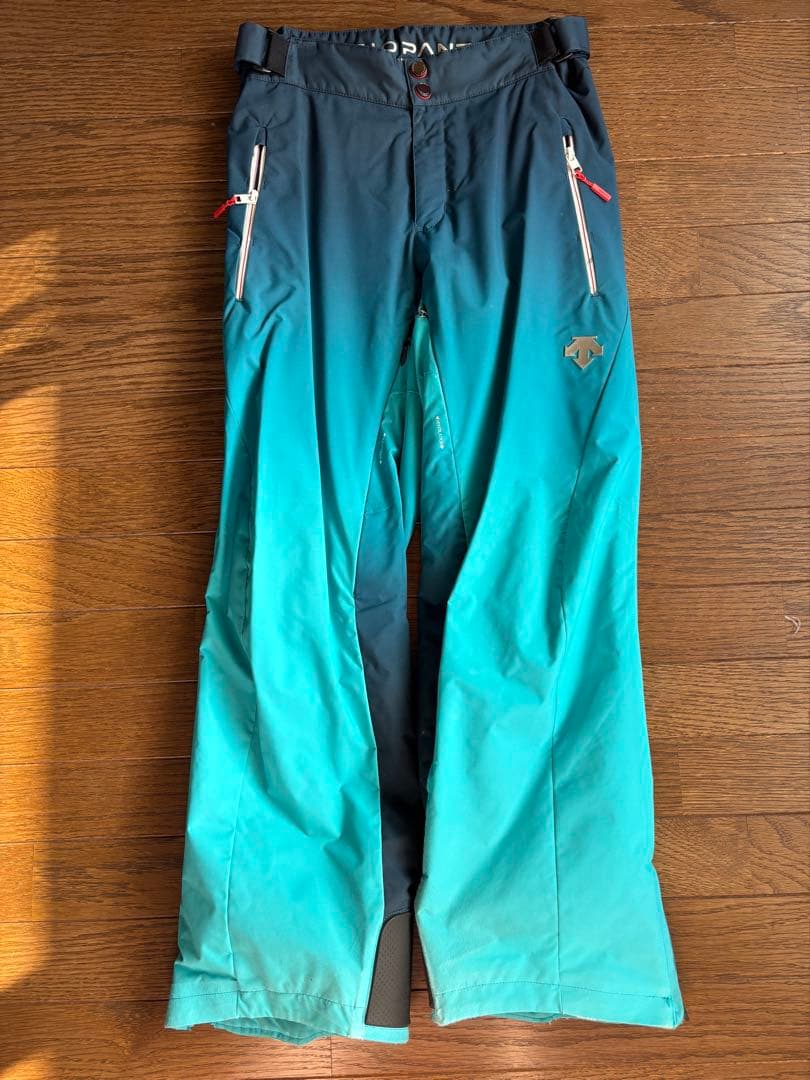 中古品　スキーウェア 上下セット　DESCENTE　Mサイズ