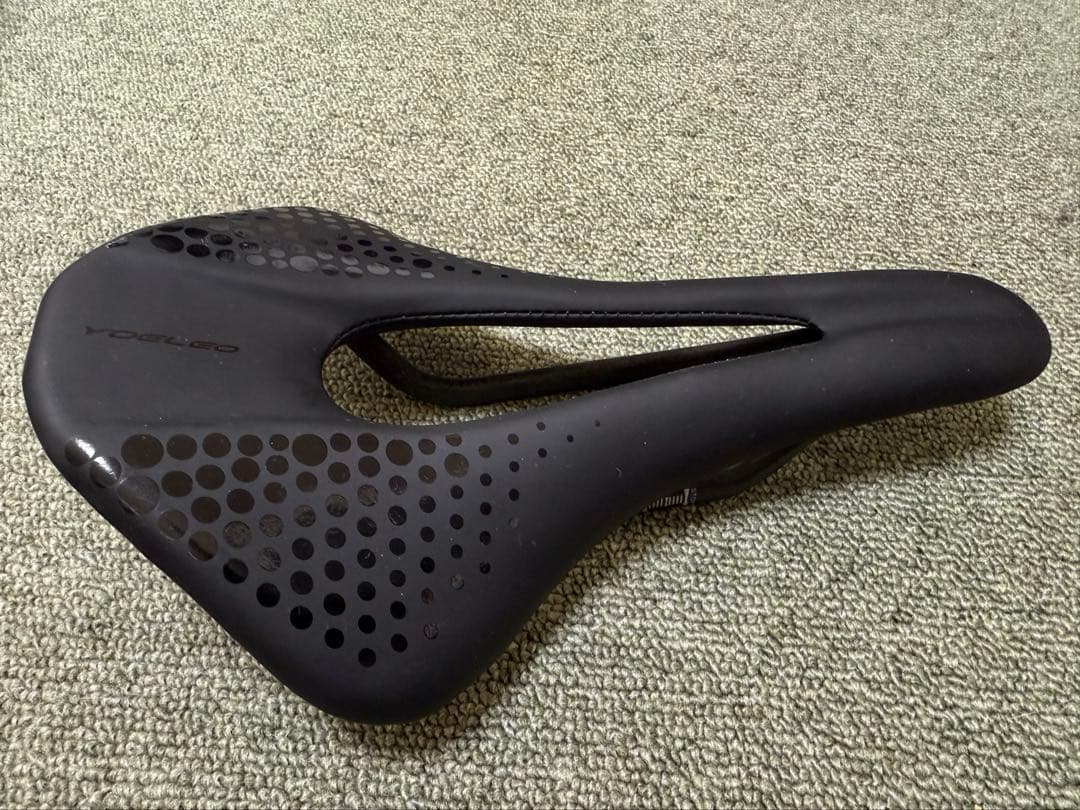 YOELEO CL MAX カーボンサドル 140mm