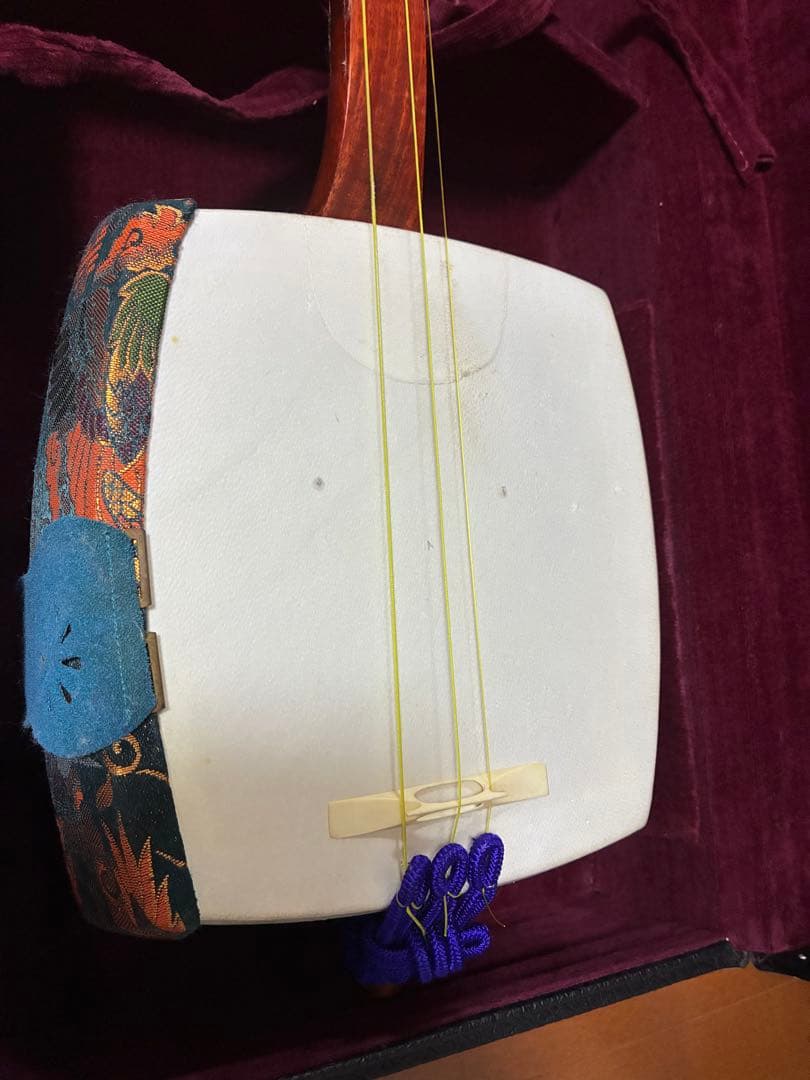 三味線・全長約99cm ハードケース・撥・駒のセットになります
