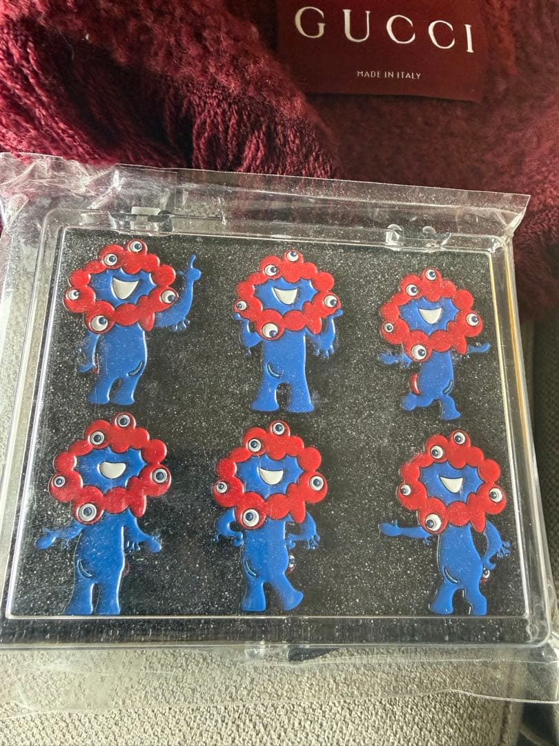 レア　ミャクミャクピンバッジ 6個セット、シール(少し使いかけ)。