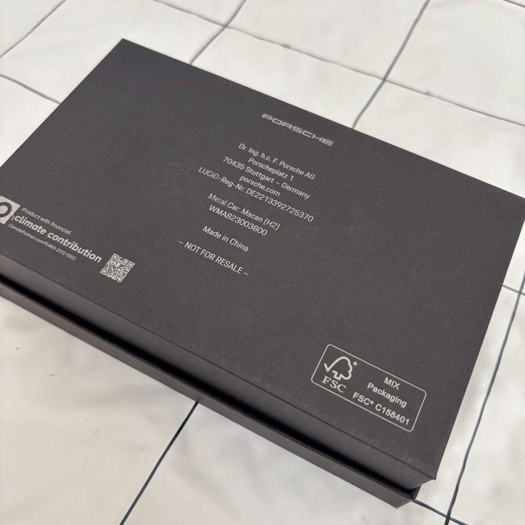 【非売品】ポルシェ マカン　ペーパーウェイト ミニカー　メタル製