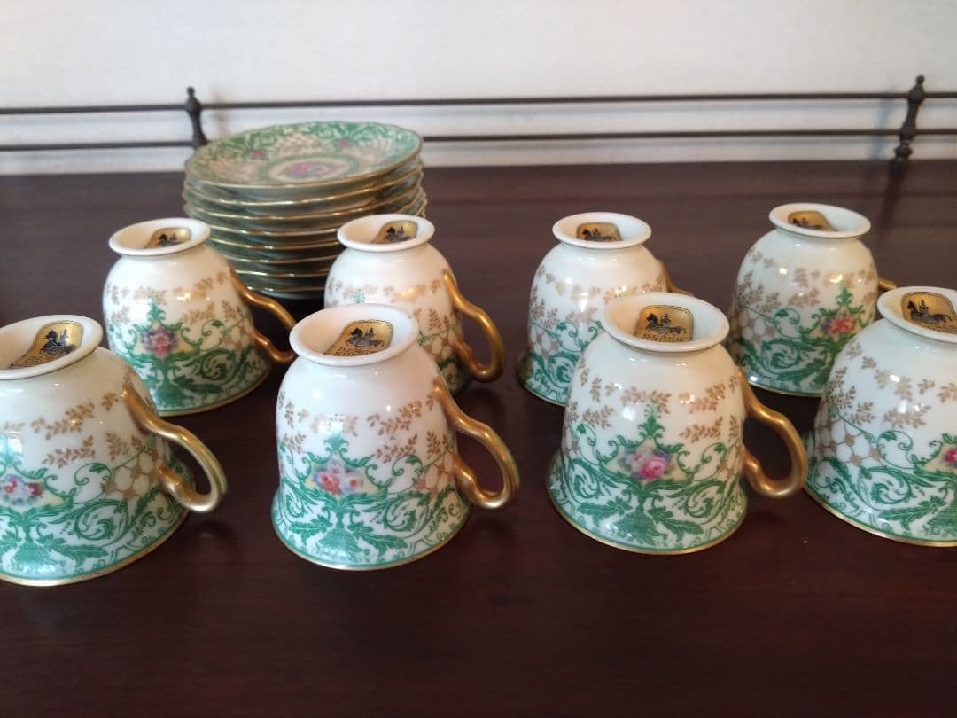 ブラックナイト　アンティークデミタスカップ＆ソーサー４客