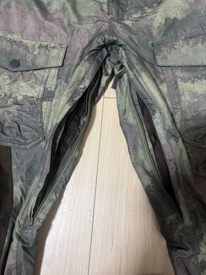 Burton迷彩スノーボードウェアビブパンツ