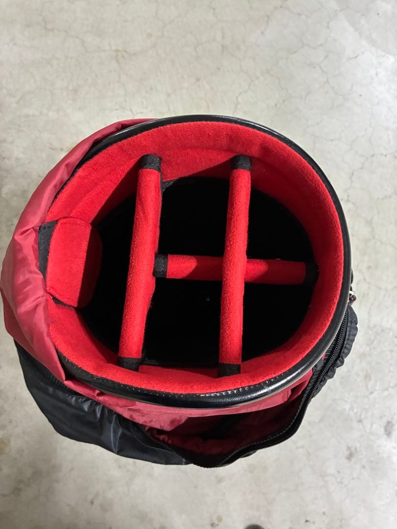 ブラックフード付きキャディバッグ