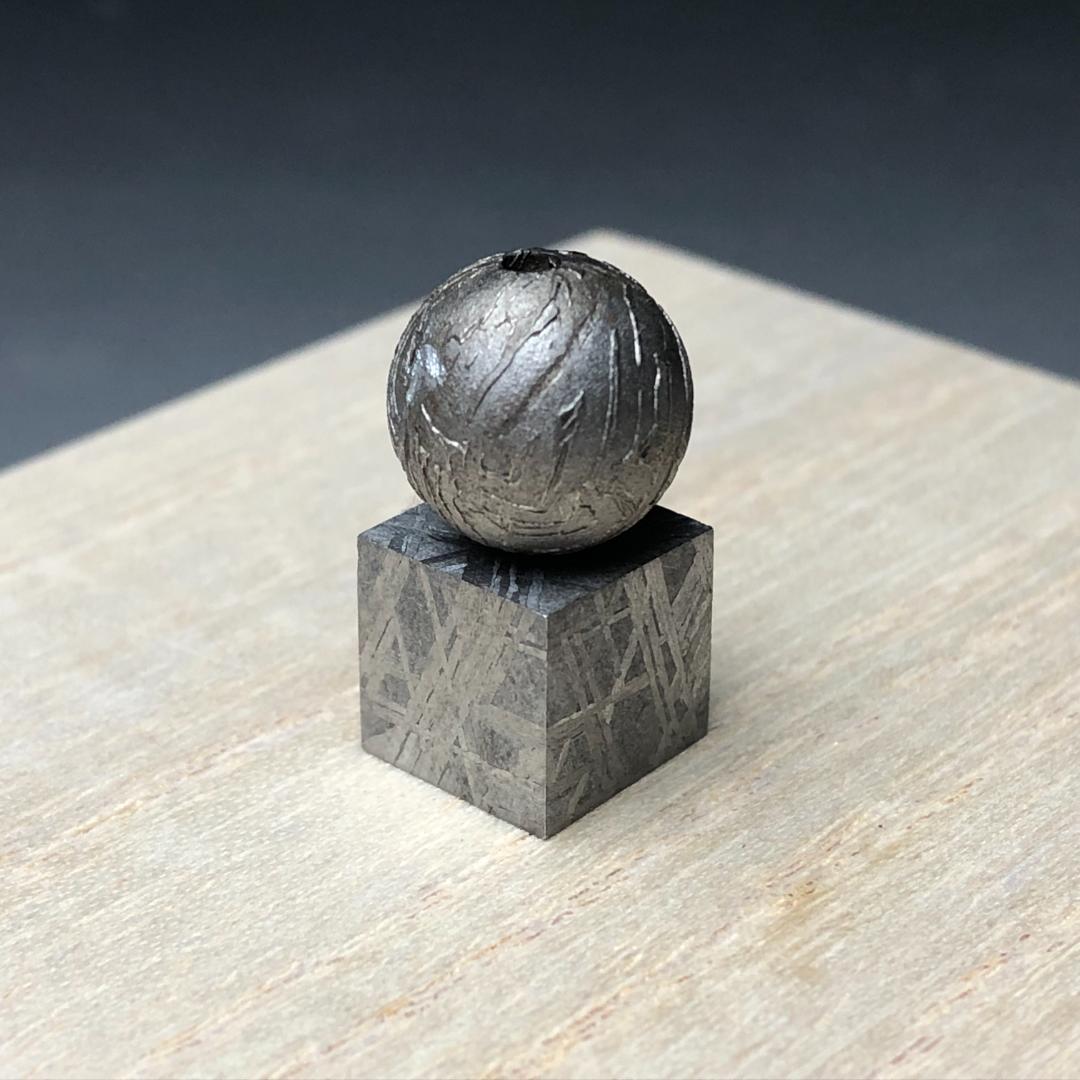ハ*ル様 アルタイ隕石　 鉄隕石　ギベオン　原石　メテオライト 球体と立方体のセ