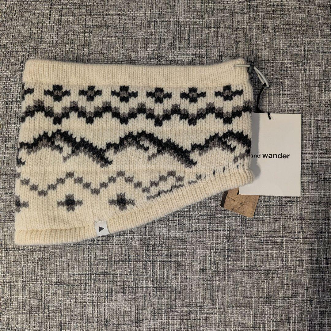 and wander ネックウォーマー