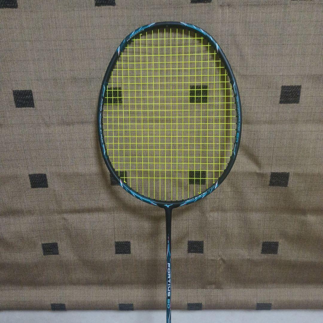 バドミントンラケット 黒と青