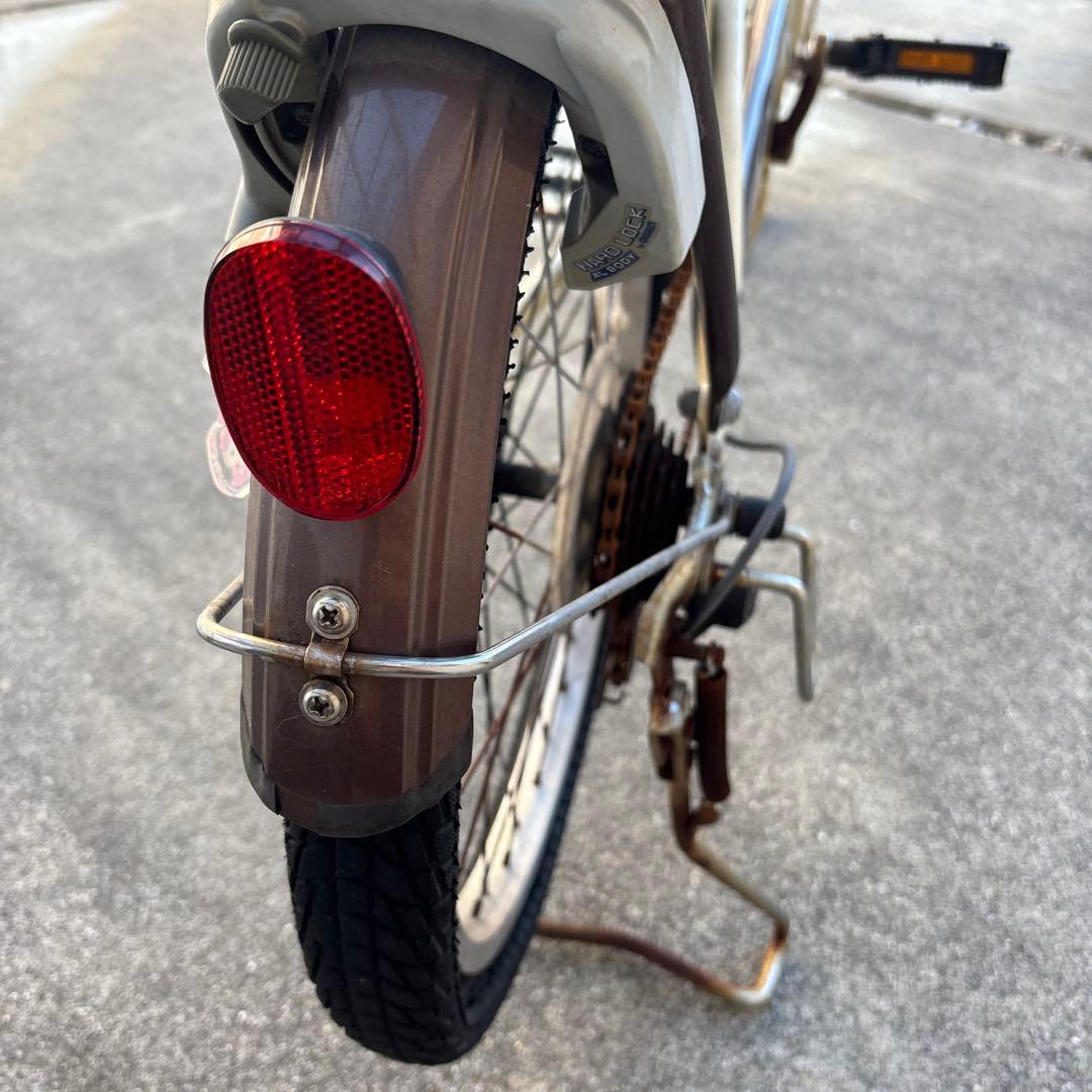 クリーム色シティサイクル バスケット付き