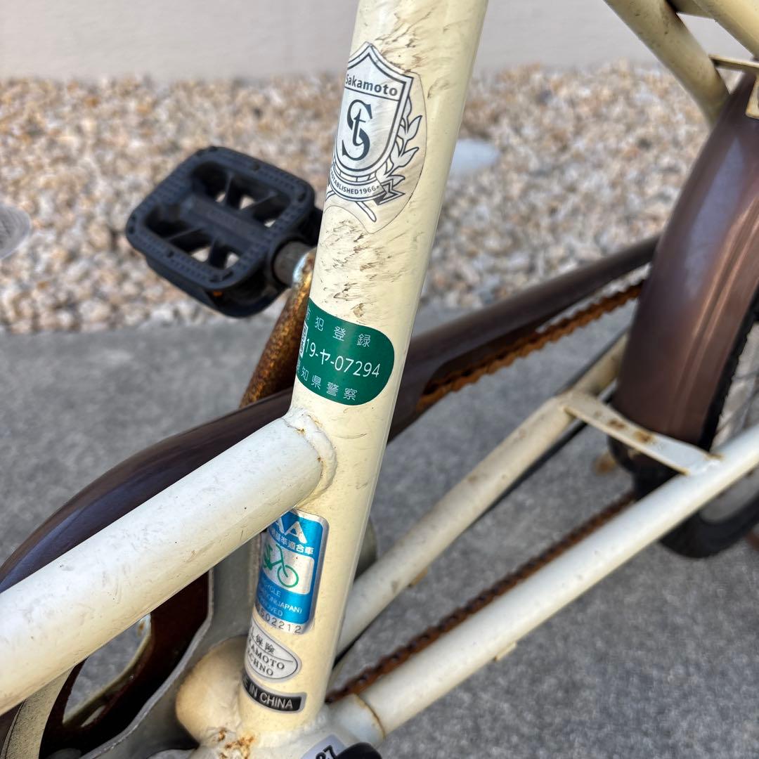 クリーム色シティサイクル バスケット付き