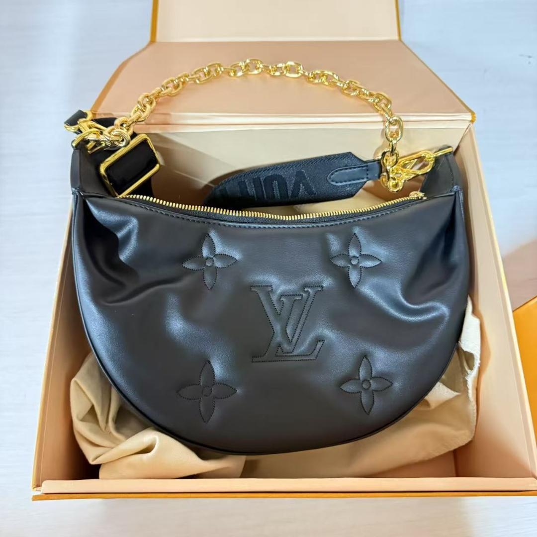 ブラックショルダーバッグ