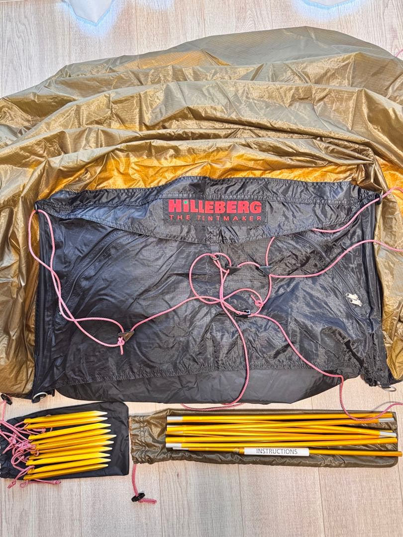 ヒルバーグ アクト サンドカラー フットプリント付き