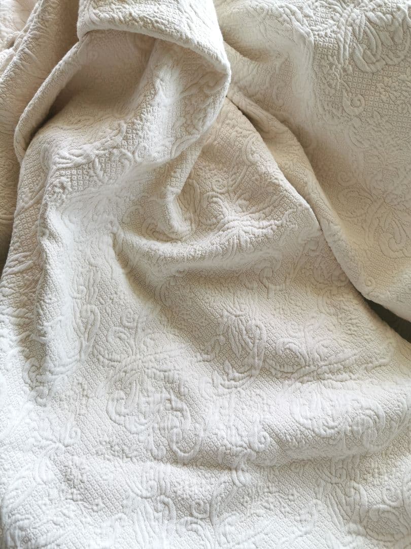 アンティークピケドプロヴァンス 百合風草花紋様スロー エンボス花織大判スプレッド