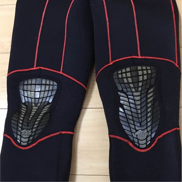 値下げ‼︎ MOBBY'S モビーズ ウェットスーツ 5㎜ 赤