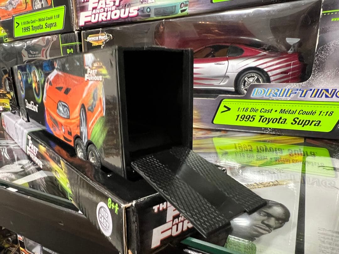 ミニカー FAST&FURIOUS Kenworth Transporter 1/64