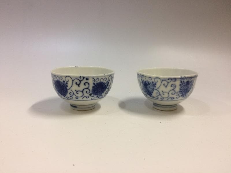 ★大正~昭和初期★　染付花唐草文小碗　2個組