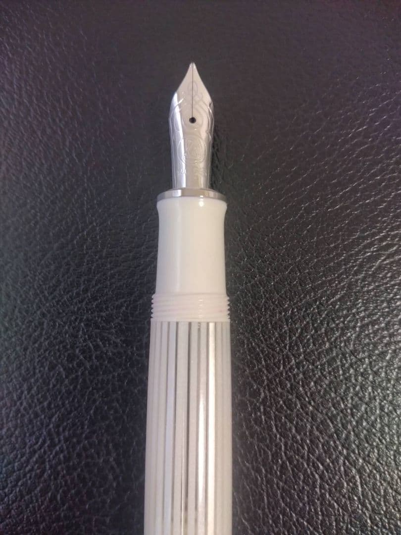 【超希少品・美品】ペリカン 万年筆スーベレーン M605 ホワイトストライプ F