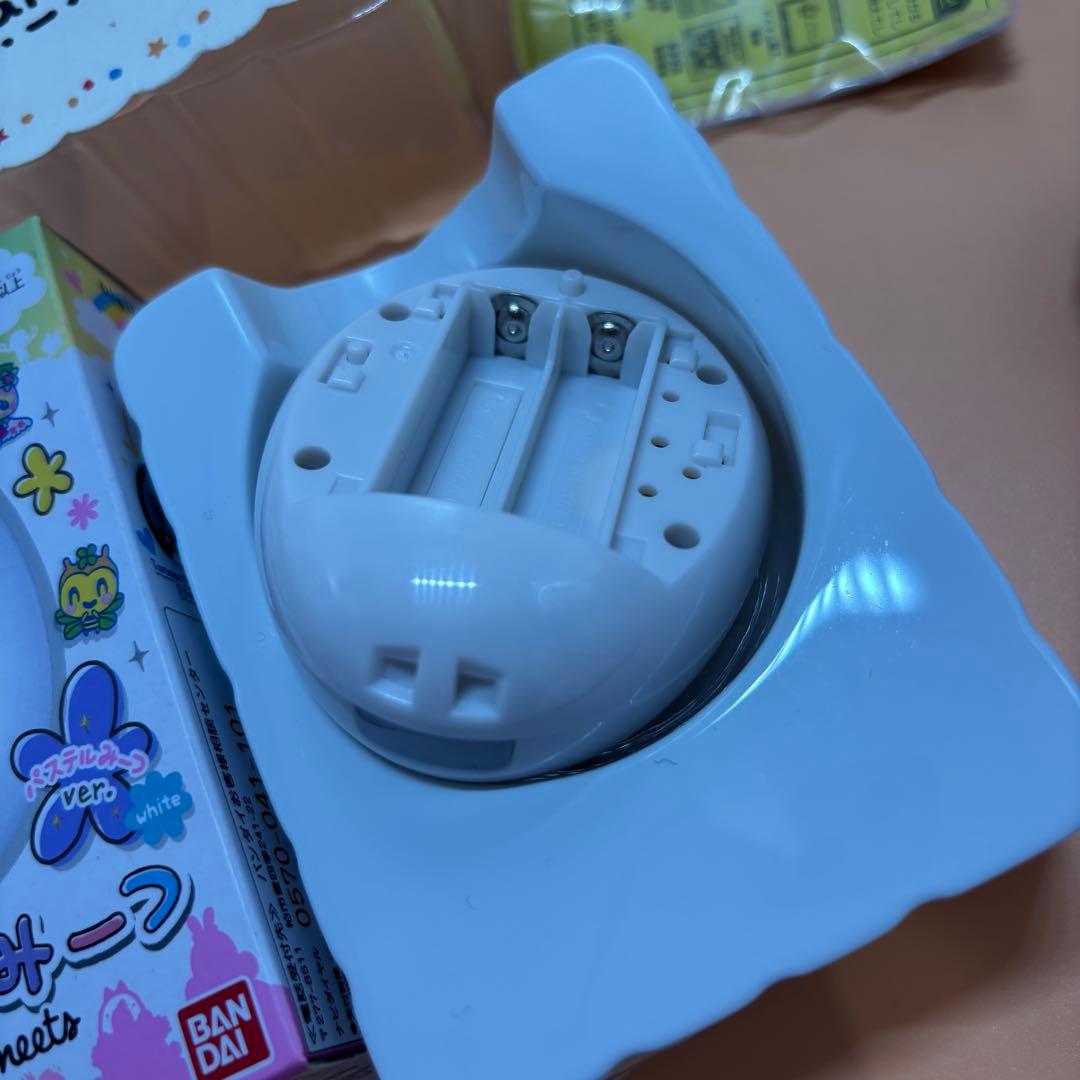 【美品】たまごっちみーつ　パステルみーつ　ホワイト ケース付き