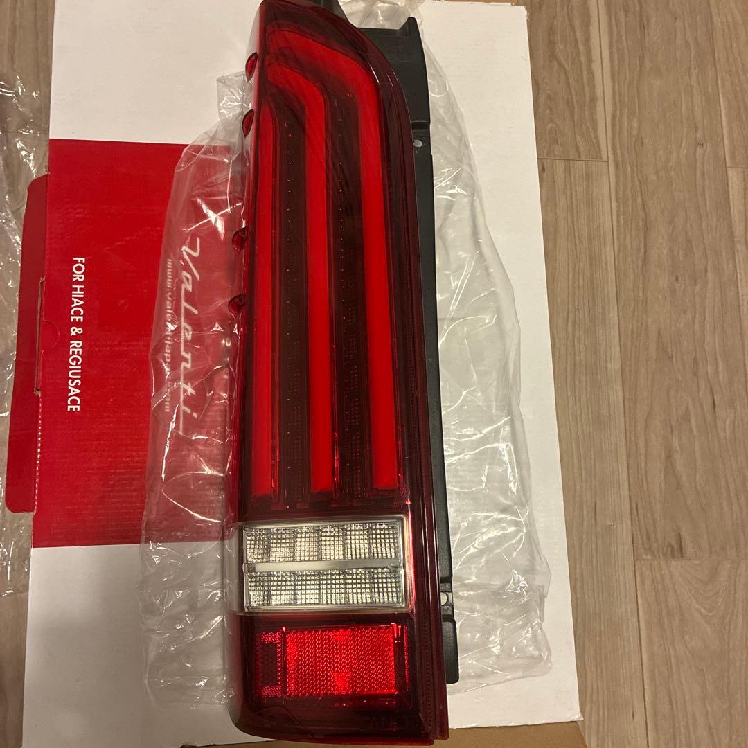 ハイエース　テール左　助手席側