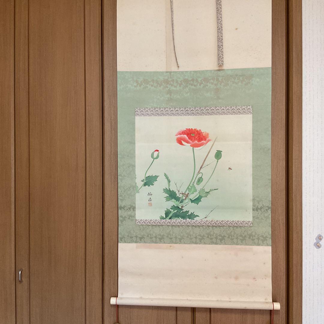 梅 荘 作 絹本 彩色 密画 《 芥子の花図 》 共箱 軸先鹿軸