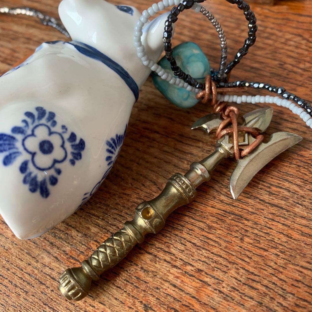 妻の作った　古物のガーランド　ミノタウロスのまわりで製作していた男ダイダロス