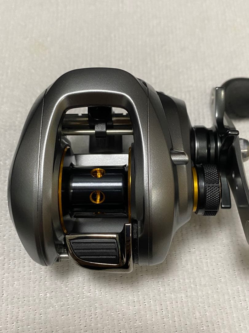 【新品未使用】シマノ　09アルデバランMg 右