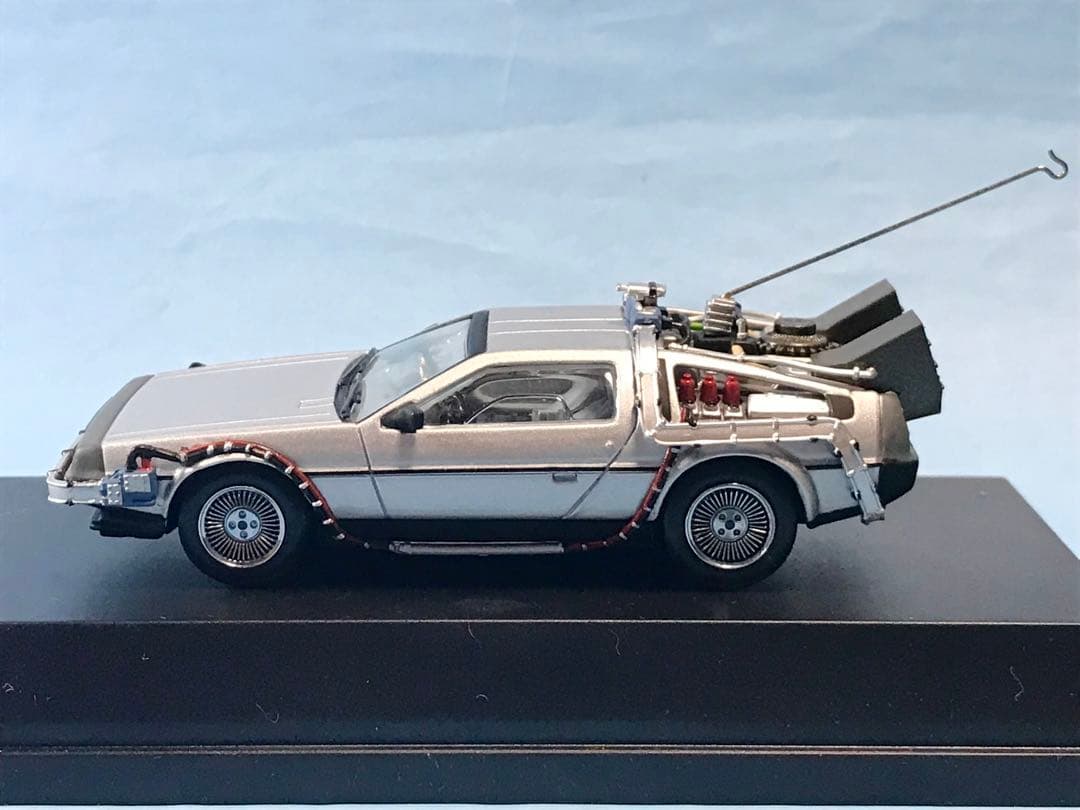 アオシマ スカイネット　バックトゥザフューチャー　デロリアン　1/43ミニカー