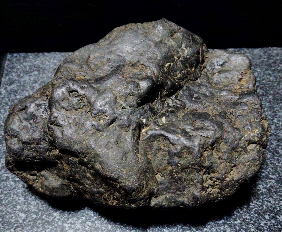 ★マグネタイト原石★本宿コールドロン転石【川ズレ・ウブ特大2676ｇ】