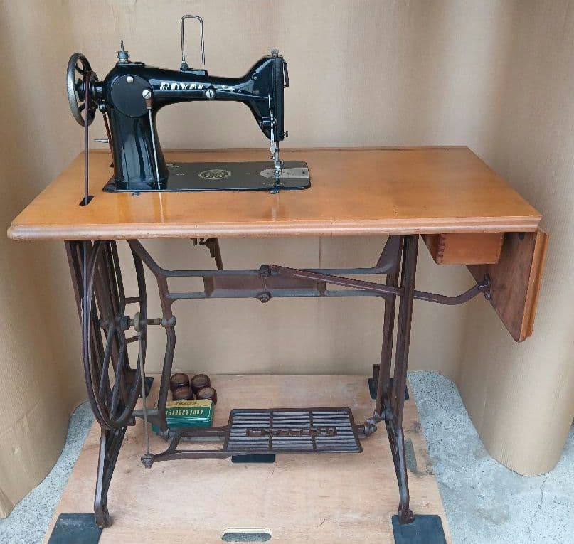 【 】ロイヤル足踏みミシン 　ヴィンテージTA-1
