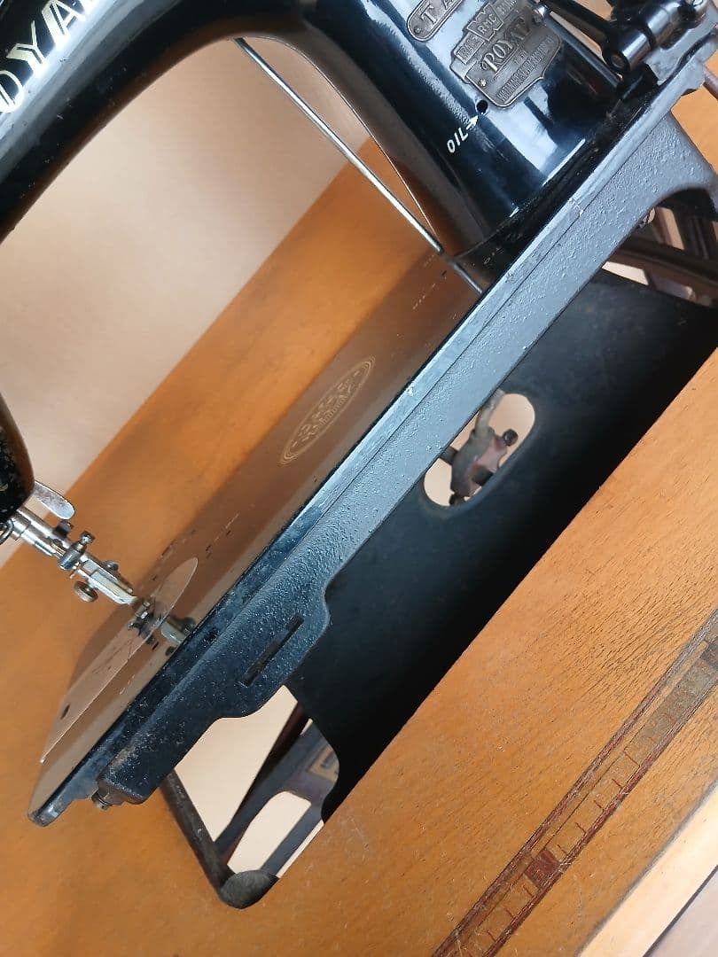 【 】ロイヤル足踏みミシン 　ヴィンテージTA-1