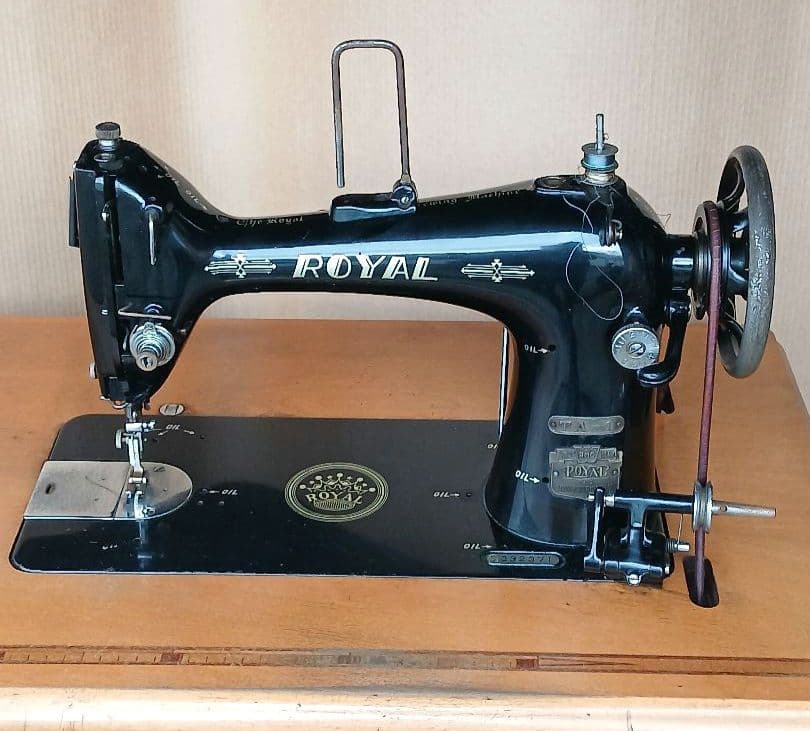 【 】ロイヤル足踏みミシン 　ヴィンテージTA-1