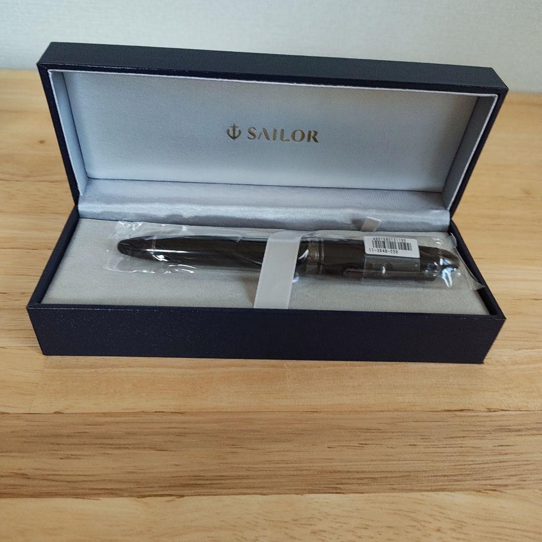 セーラー万年筆 ブラックラスター F 細字　21K
