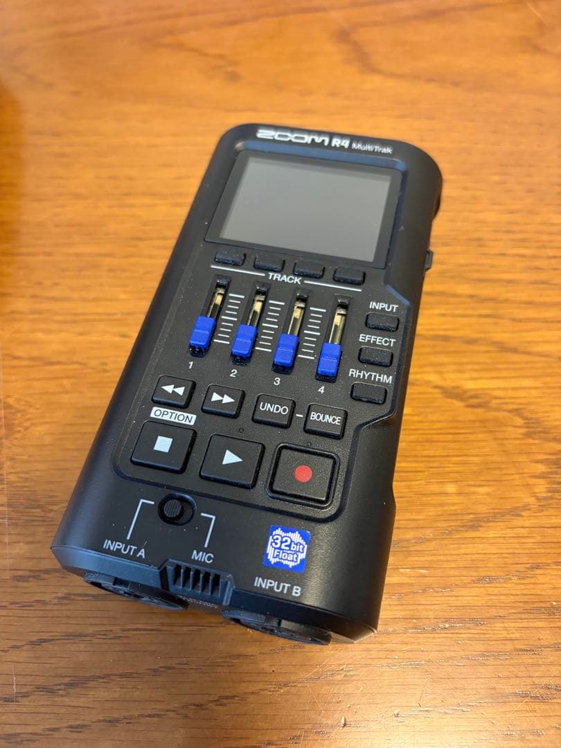 Zoom R4 マルチトラックレコーダー