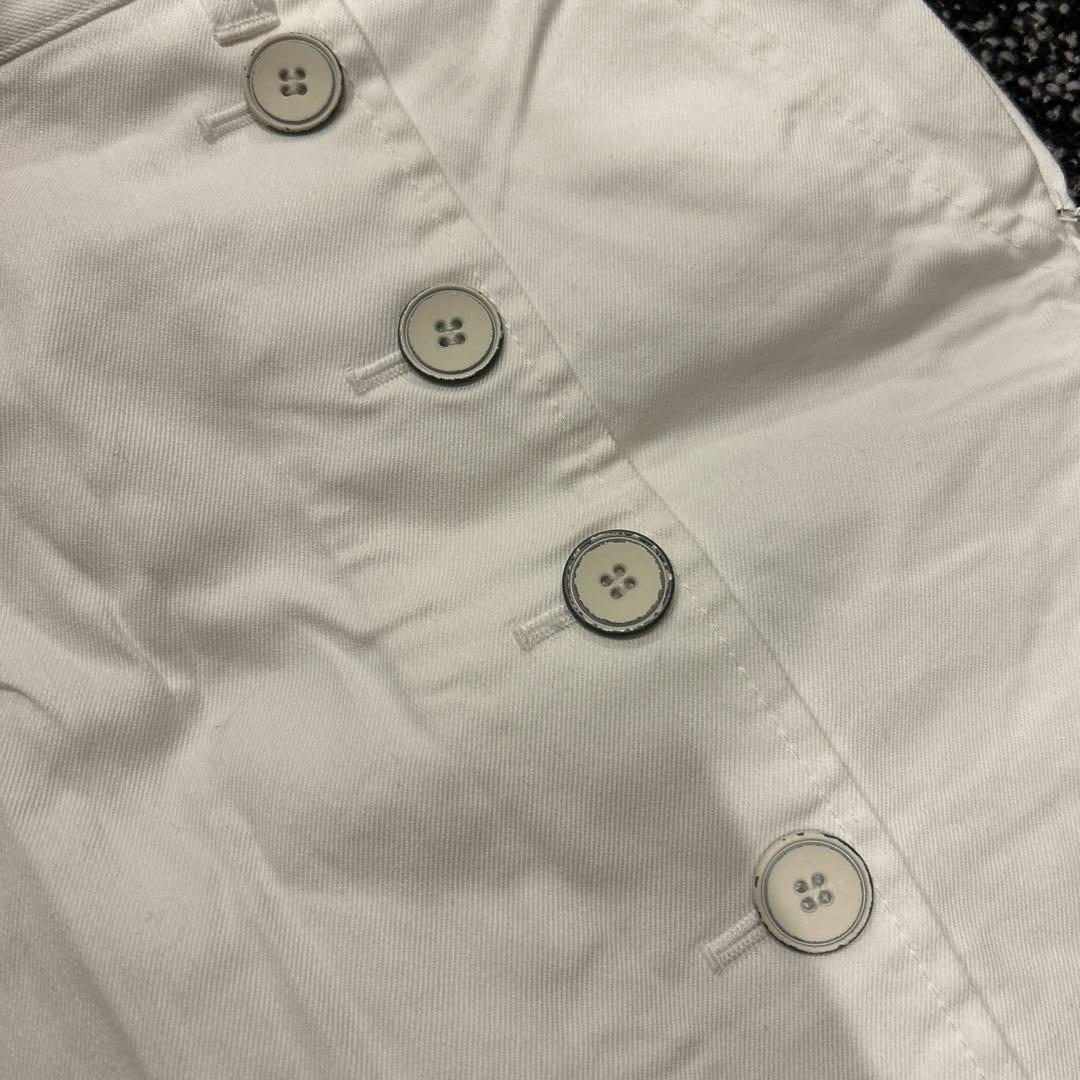 ポロシャツとボタン付きスカートのセット