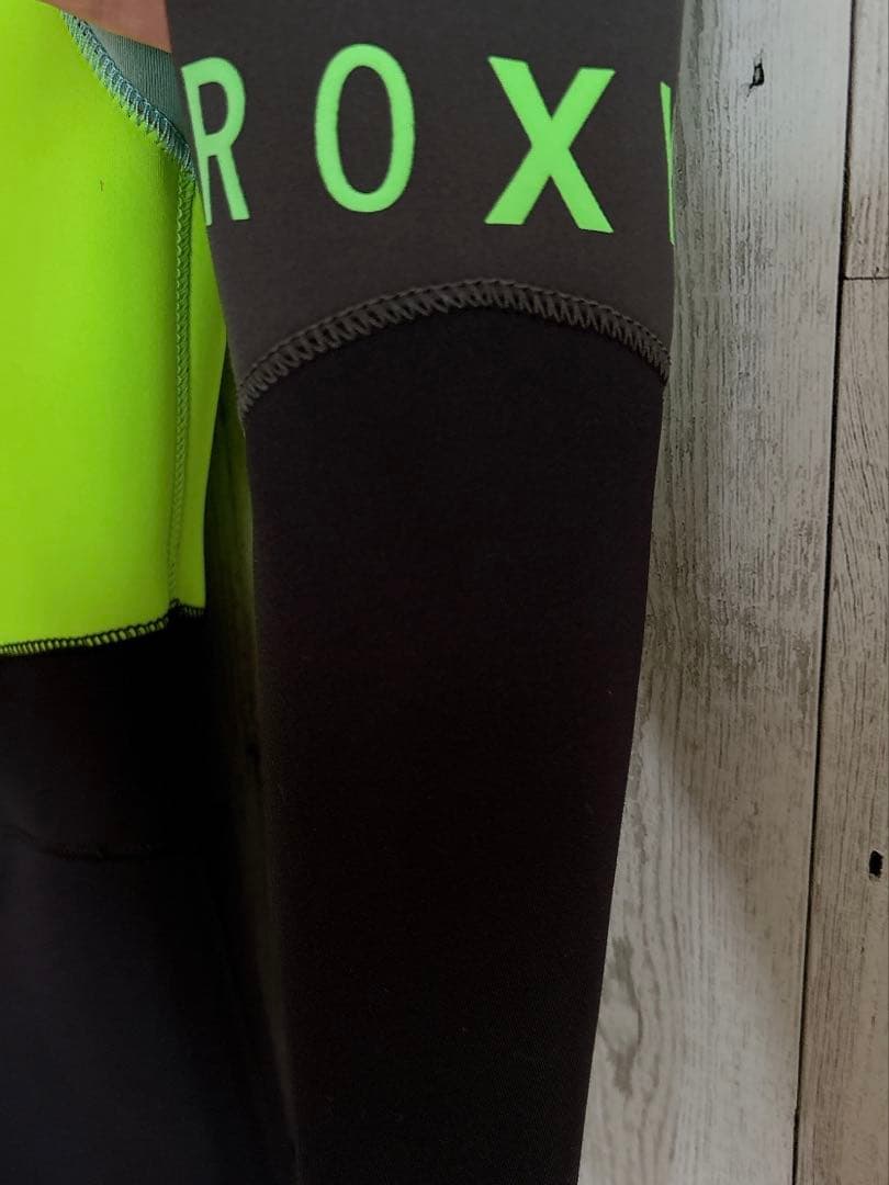 タイムセールROXY ロキシー ウエットスーツ ウェットスーツ 美品 3/3mm