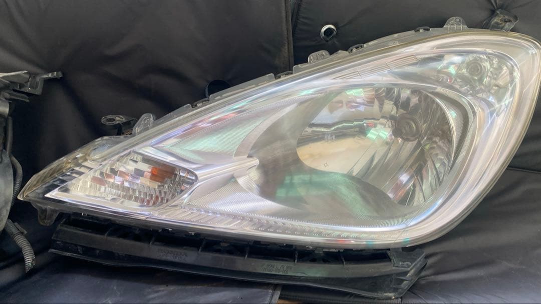 ホンダ フィット ハイブリッド GP1/GP4 純正ヘッドライト 左右セット