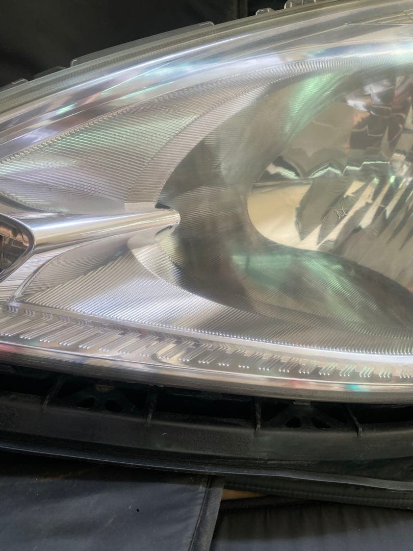 ホンダ フィット ハイブリッド GP1/GP4 純正ヘッドライト 左右セット