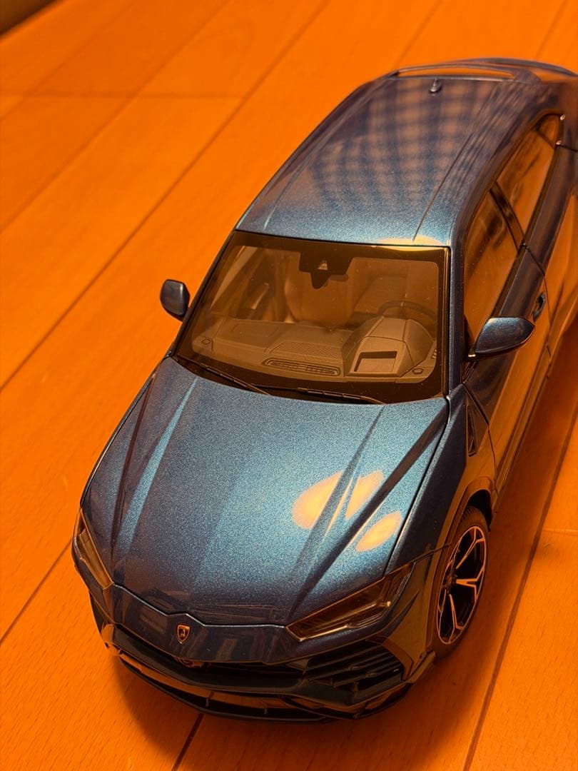 Lamborghini Urus 1/18モデルカー
